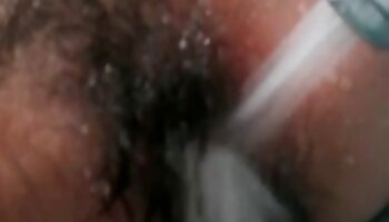 لتیسیا متحرک سکس منزز ، الهه شگفت انگیز ترانس ، غنایم بزرگ خود را بر روی یک دیلدو پس می زند