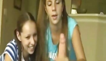 همسر داغ خونین بلوند مایا هیلز عکس متحرک لزبین ها از گربه خود استفاده می کند تا یک شخص را بسیار خوشحال کند