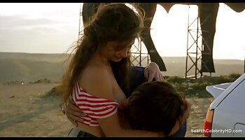 Hairy MILF با گربه اش بازی عکس سکسی عاشقانه متحرک می کند