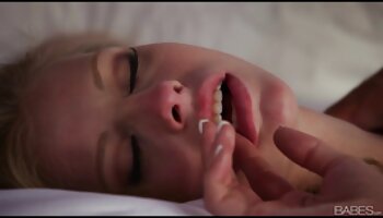 HITZEFREI دو بلوند خالکوبی کارتون سکسی متحرک آلمانی یک خروس دارند